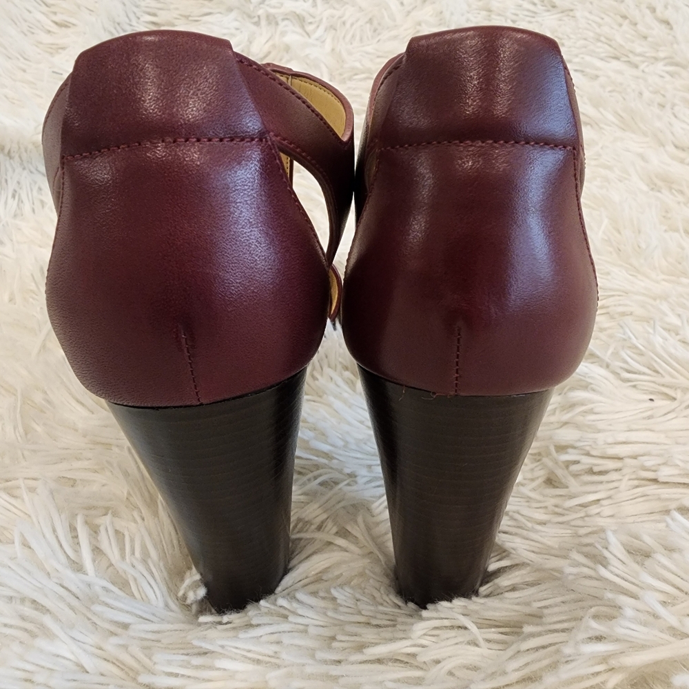 Michael Kors NWOB Berkley T-Strap Platform Dress Sandals. Wine/burgundy - Picture 7 of 9